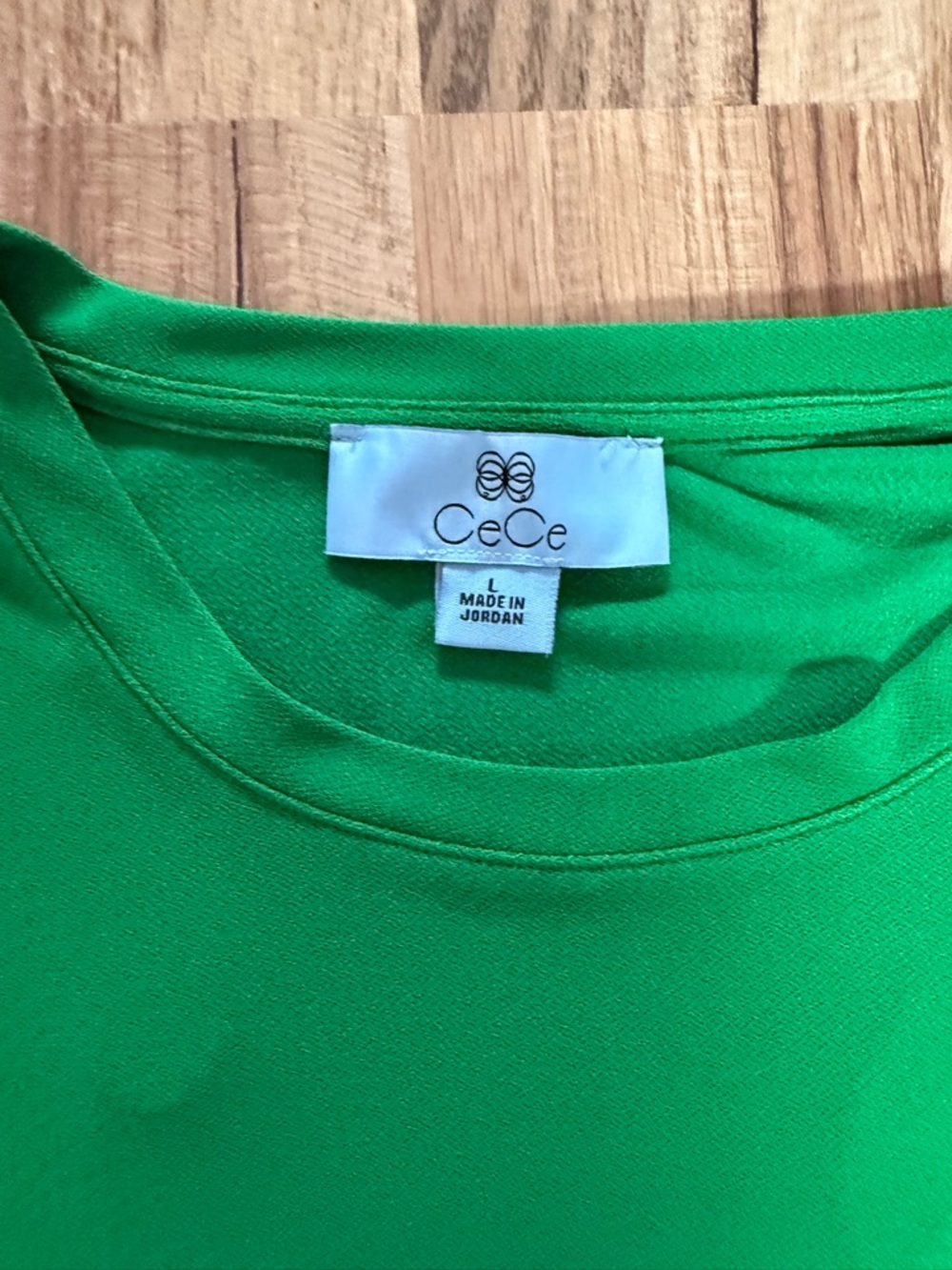 CeCe Vivid Green Crewneck Top - Picture 2 of 7